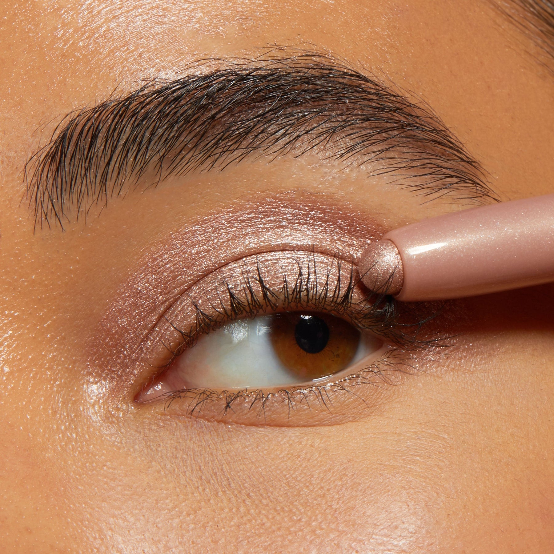 Socialite - Graceful Contemporary Eye Accent